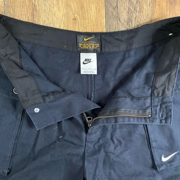 Nike Women's Black Cargo Shorts - Picture 2 of 5